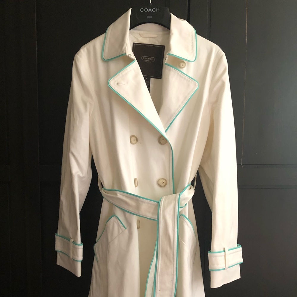 NEW! COACH trench. Never worn! Perfect.